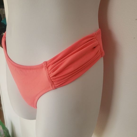 Victoria's Secret bikini - Picture 6 of 9